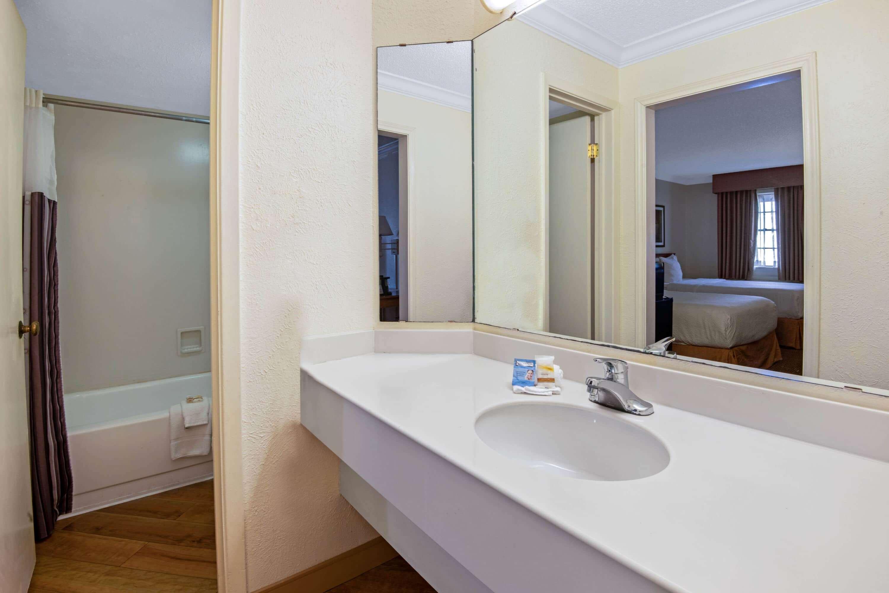 La Quinta Inn By Wyndham San Antonio Lackland Экстерьер фото