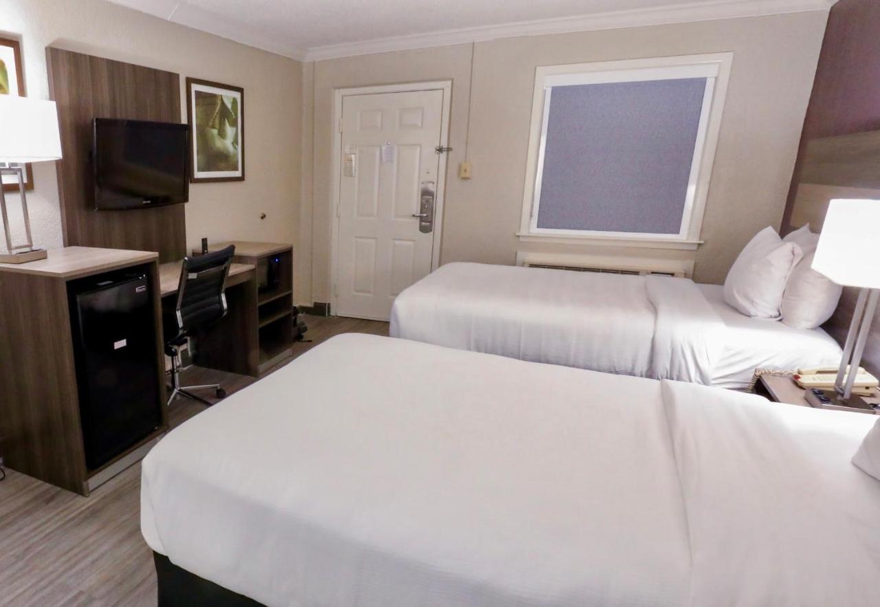 La Quinta Inn By Wyndham San Antonio Lackland Экстерьер фото