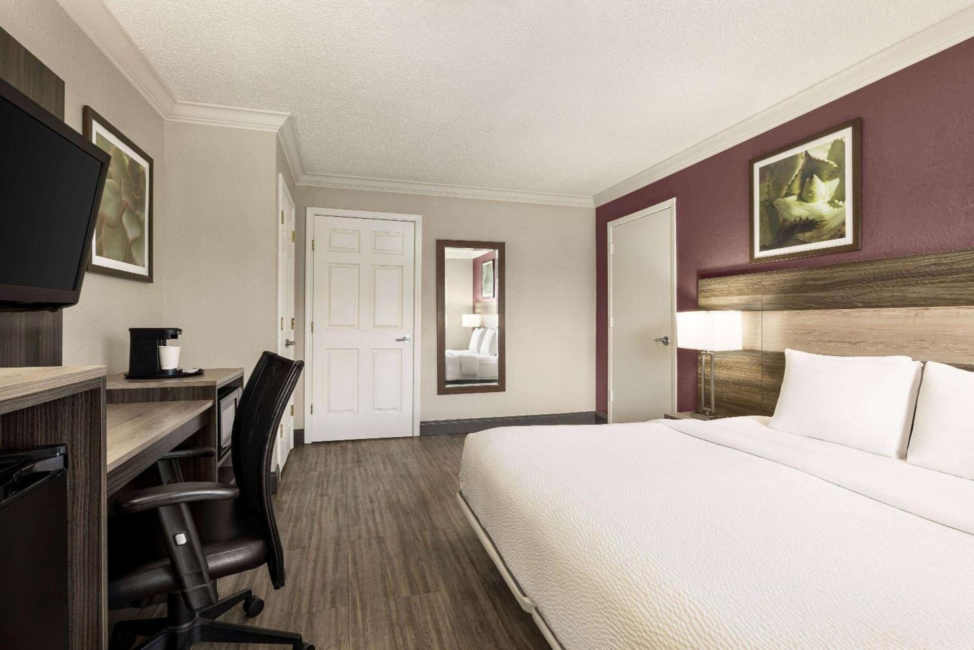 La Quinta Inn By Wyndham San Antonio Lackland Экстерьер фото