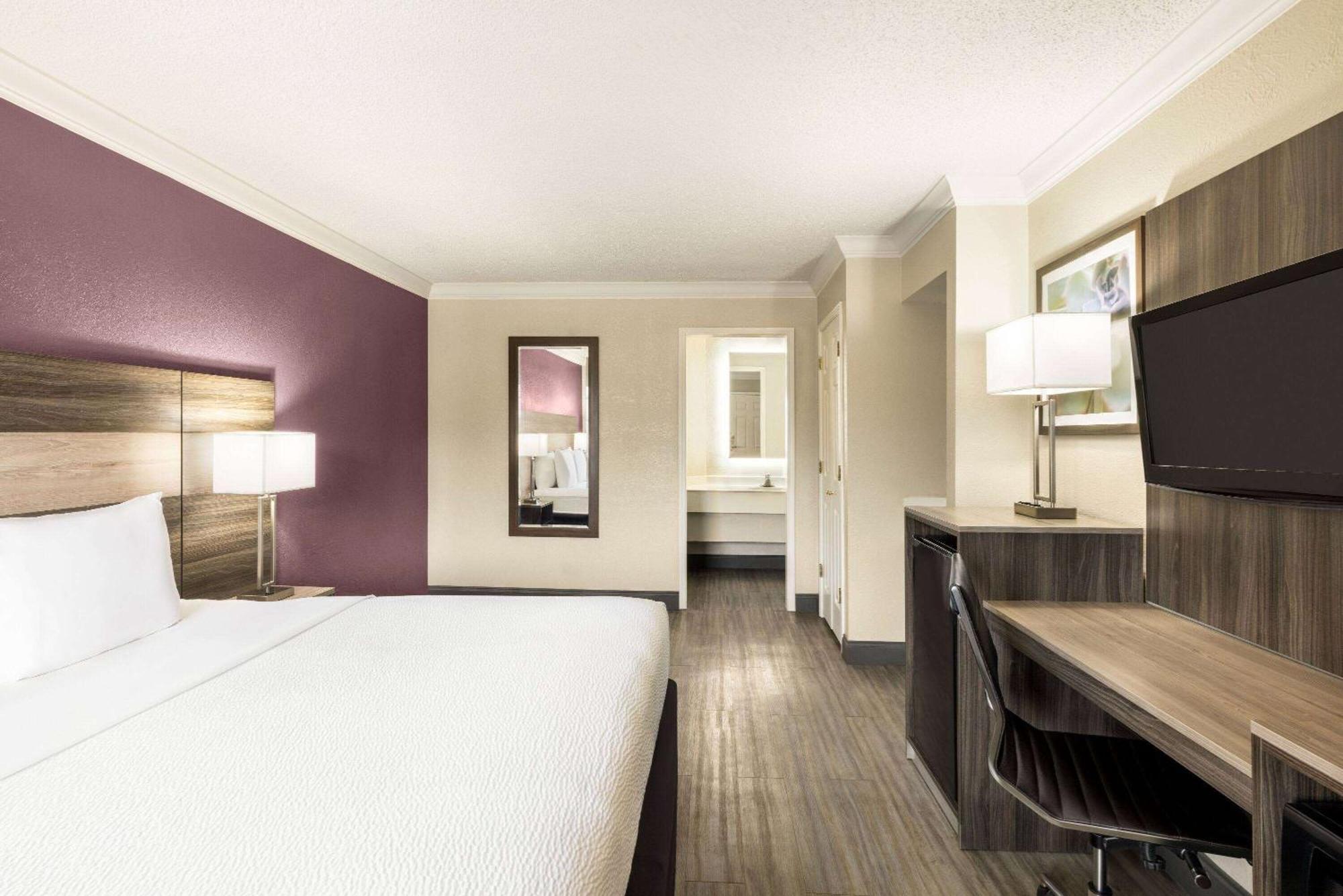 La Quinta Inn By Wyndham San Antonio Lackland Экстерьер фото