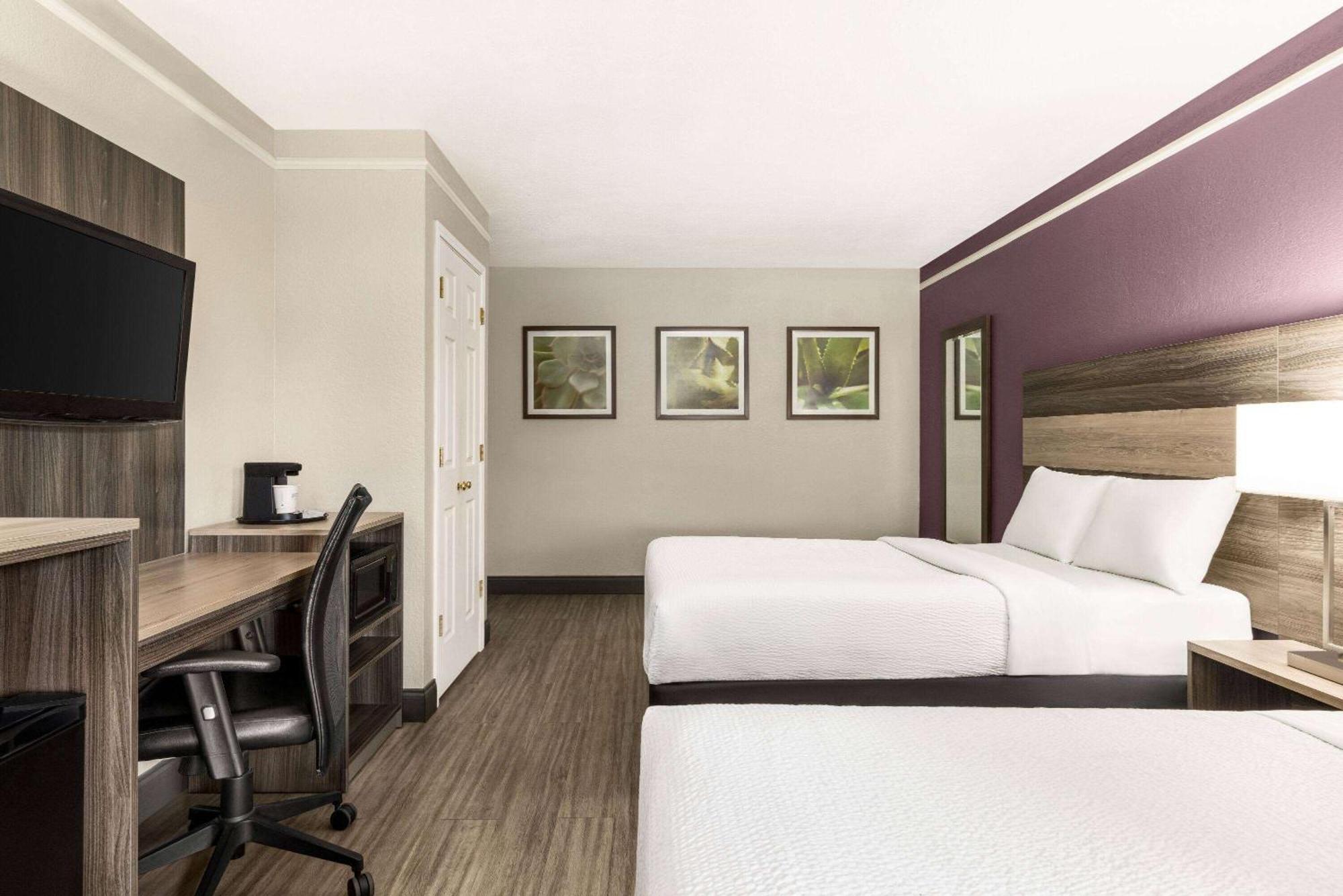La Quinta Inn By Wyndham San Antonio Lackland Экстерьер фото