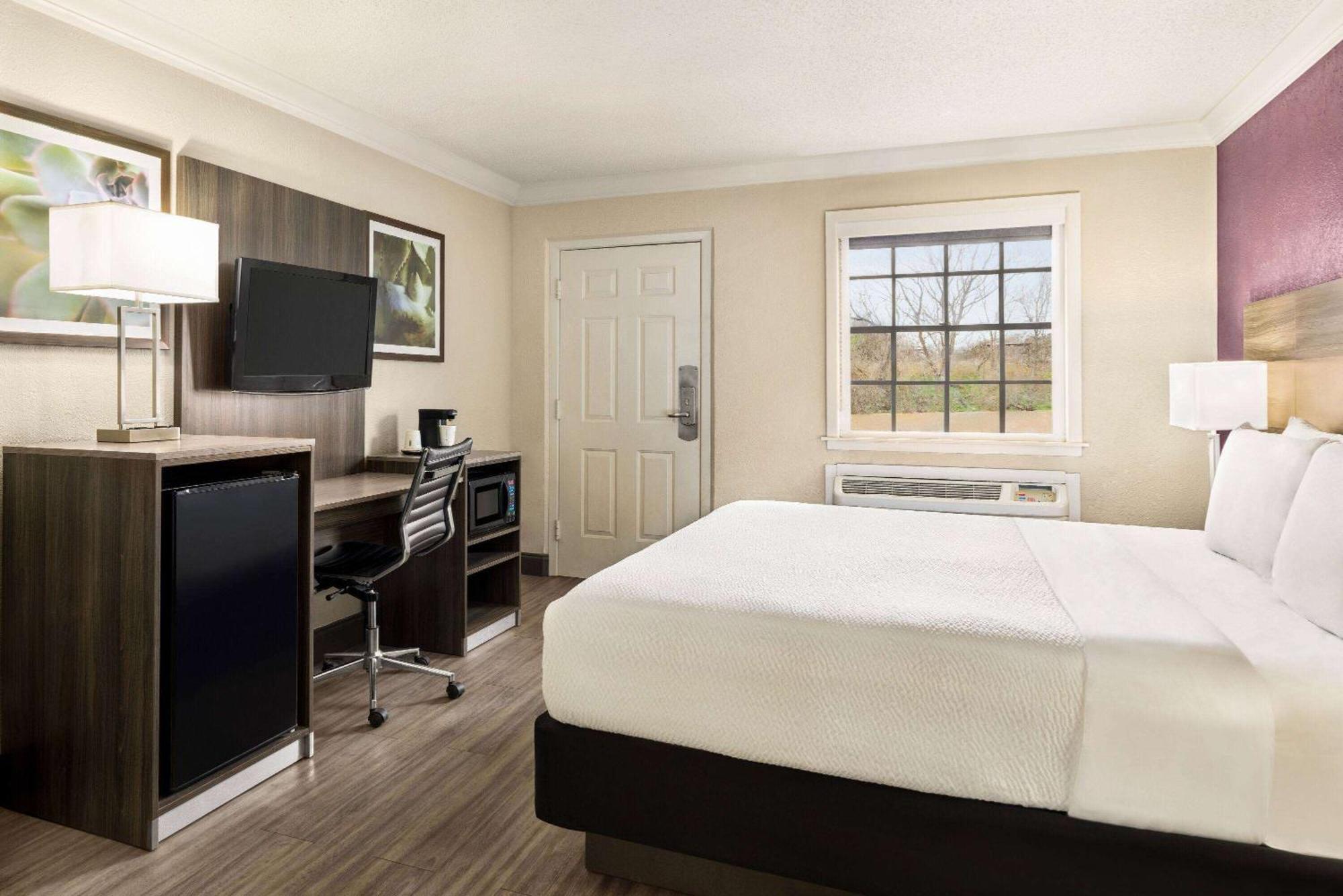 La Quinta Inn By Wyndham San Antonio Lackland Экстерьер фото