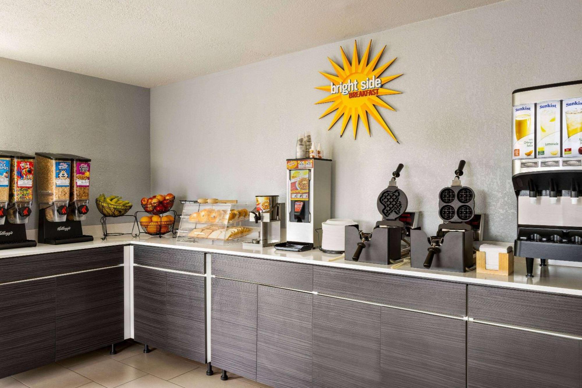 La Quinta Inn By Wyndham San Antonio Lackland Экстерьер фото
