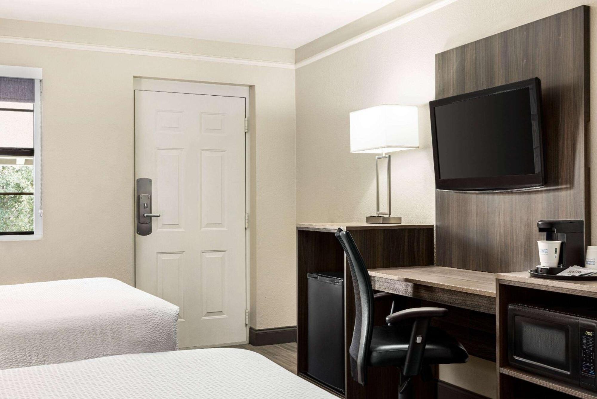 La Quinta Inn By Wyndham San Antonio Lackland Экстерьер фото