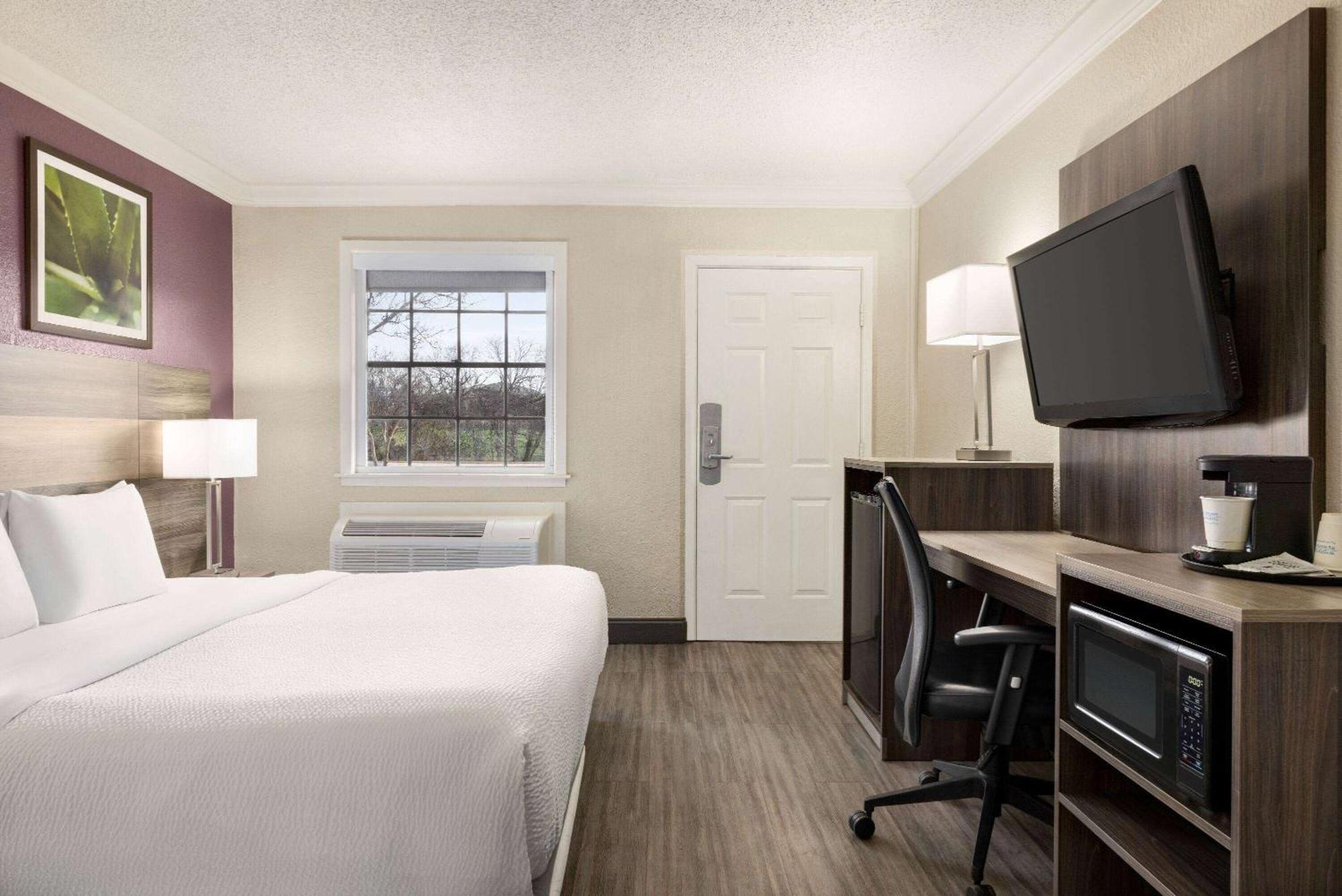 La Quinta Inn By Wyndham San Antonio Lackland Экстерьер фото